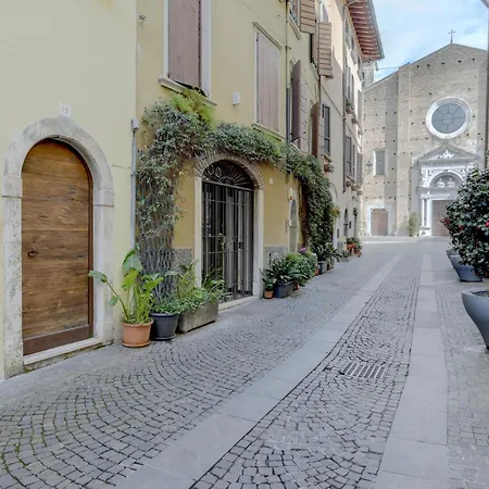 公寓 Living 13 - E Duomo A Pochi Passi 萨罗